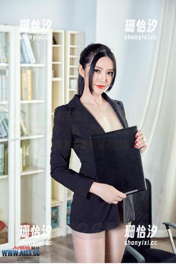 AISS爱丝(钻石版) - 钻石特辑：松果儿在写真图集中，把‘叮当’变成了‘闪亮’～谁说家里养猫不对的？