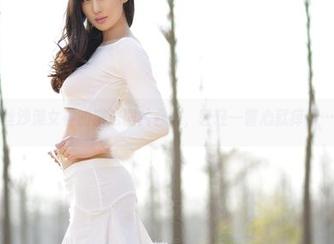 爱丝沙滩女神的魔法图片合集，轻轻一瞥心就痒了……