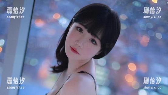 看Addielyn(에디린)女王的最新cos，带你体验反转剧！