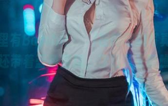 图库里有Bambi(밤비)在网吧的写真，居然还带着蓝色蛋糕，你赶紧来瞧瞧！