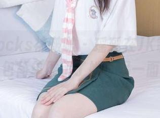 BoBoSocks袜啵啵 - 瑶瑶在JK制服里，图包简单展示了她的另一面。