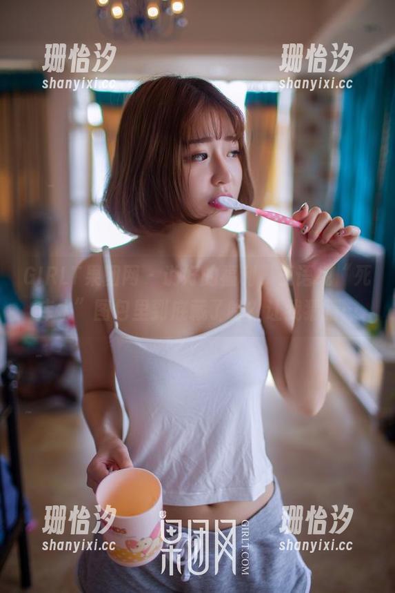GIRLT果团网-王语纯 GIRLT果团网 - 说好的福利,王语纯“死库水”图包里到底藏了啥?让我猜猜…