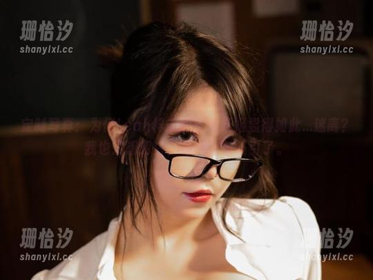 定制写真：为何Leah梓未的蓝色妖姬显得如此...迷离？我也没想明白，但就是被吸引了。