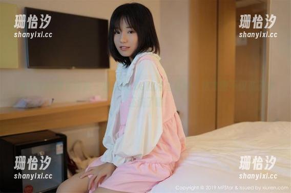 MFStar模范学院-加朵babe MFStar模范学院 - 加朵babe的浴室日记:这套图不仅洗了澡,还洗了眼!
