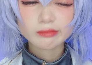 来自PoppaChan的“梦见弖优芽美”，这全套原图里藏着我的灵魂画图技能，结果变成涂鸦了...