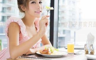 QingDouKe青豆客 - Abby王乔恩：穿裙子其实只是为了让照片多点可能
