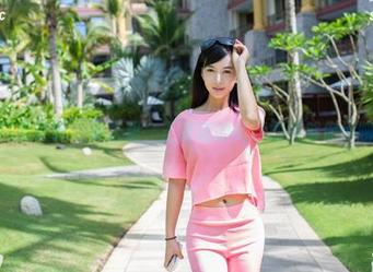 TuiGirl推女郎 - 夏天里，王馨瑶的高清原图够你闲聊一整天