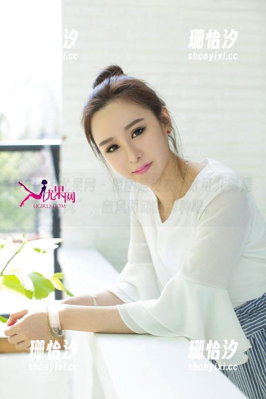 UGirls尤果网 - 原图是皮衣，才可儿则是“风”，随风而动的那种吧。