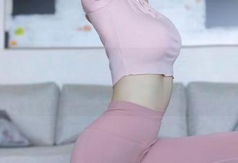 Xiuren秀人网 - e宝小野猫的毛衣写真集，下载的时候最好备好萌宠！
