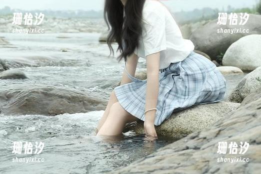 eloise软软的豪华cos合集，碧蓝伯爵要不要这么会玩啊？
