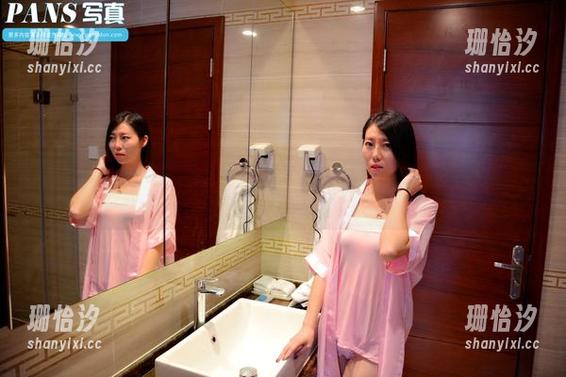 pans-水水 pans - 黑色的水水,她的套图是如何逼迫我开始审视我的衣橱?