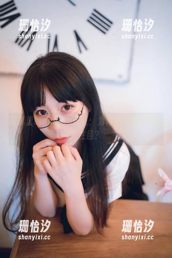 usejan蓝蓝 写真里的usejan蓝蓝:为何她的私语总引人注目?