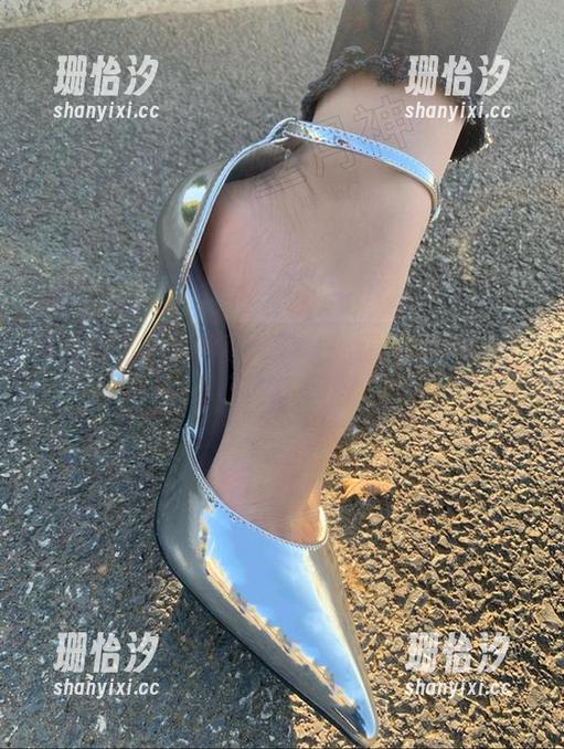 微密圈 - 丝月神更新：谁能拒绝皮裤和肉丝的双拼？