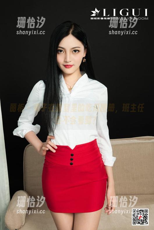 丽柜 - 英子在教室里的吃瓜图册，班主任会不会看到？