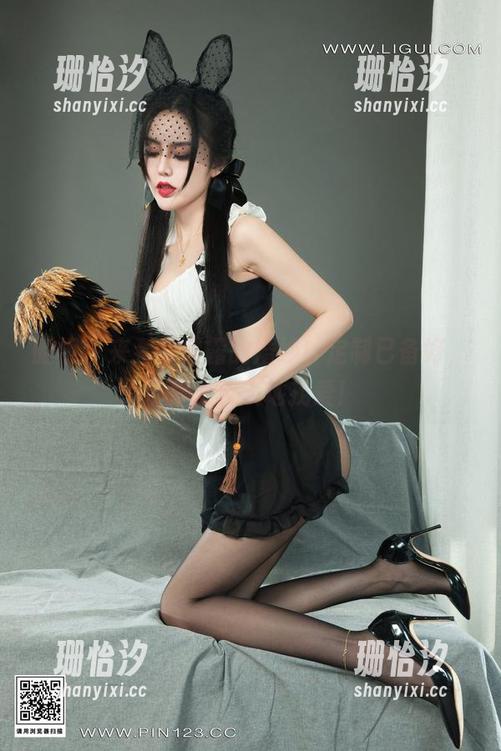 丽柜-露露 丽柜 - 来看看露露的婚纱!定制已备好,带你上天入地找爱!