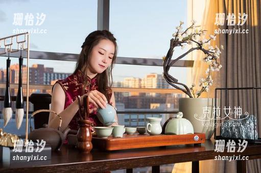 克拉女神-YOYO 克拉女神 - 终于见到YOYO裸足的真容了,图片真的有些“意外”,你不觉得吗?