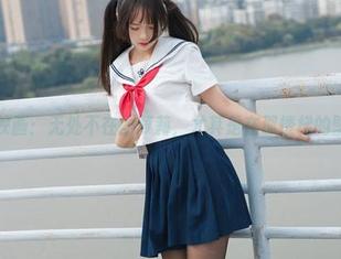 兔玩映画：无处不在的萝莉，尤其是在那楼梯的壁纸上