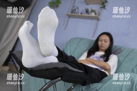 南国足艺 - 静儿黑丝美腿缠绕大赛，图片更新中，敢来挑战吗？