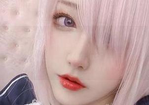听说啾小妍Deer的美脚是绝版，图集分享来个小小的瞻仰。