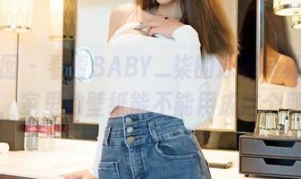 嗲囡囡 - 看着BABY_柒的泳装写真，我在想，家里的壁纸能不能用成这个颜色？