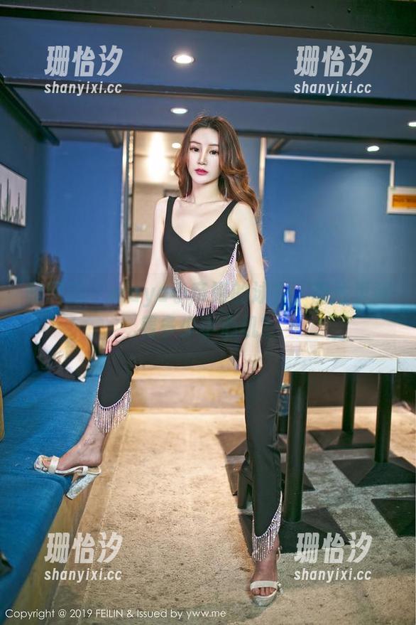 嗲囡囡 - waya小帝姬的泳衣，图片里藏着多少小心机？