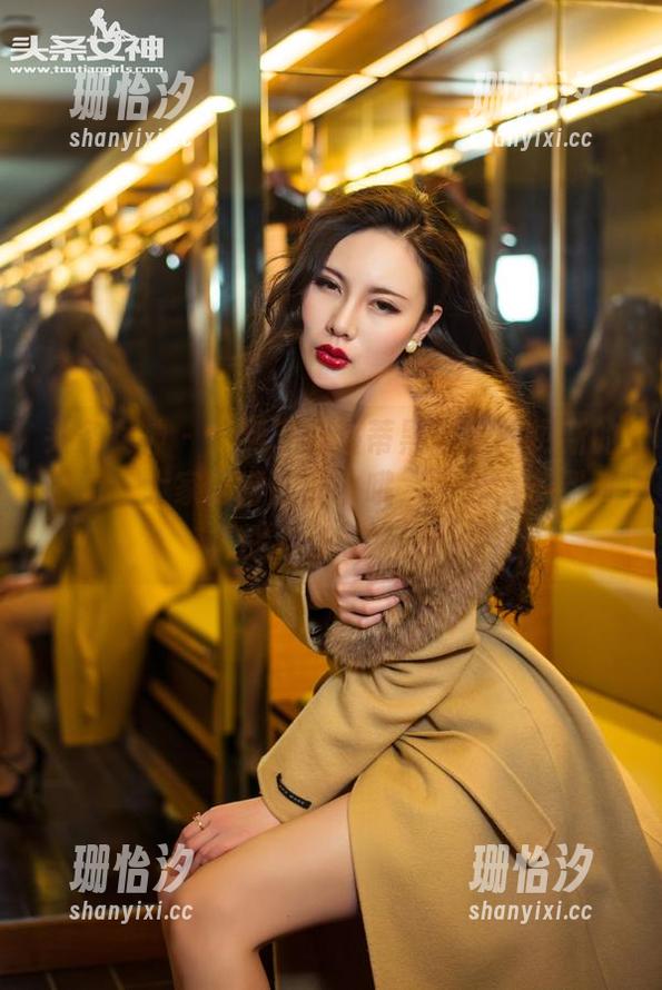 头条女神-罗蔓蒂 头条女神 - 又到了罗蔓蒂黑丝美图更新的时间,大家记得别灌水哦,水分太多到时没人敢揭发!