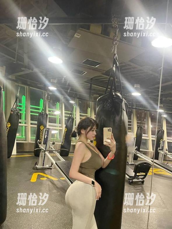 微密圈 - 从原图看奶宝妹纸，羞羞的“女孩”她果然还是那个“她”。