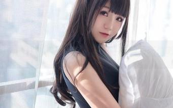 宅夏yoko的红色格子美图，下载一个做桌面够养眼的！