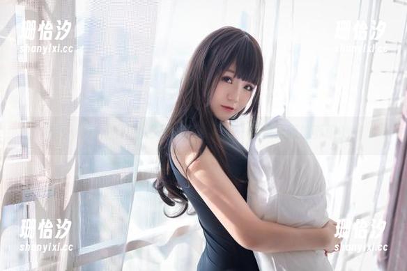 宅夏yoko的红色格子美图，下载一个做桌面够养眼的！