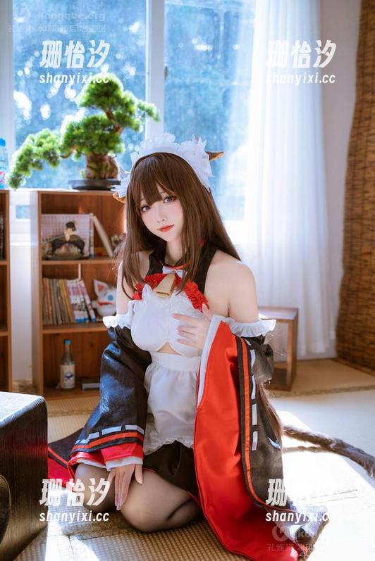 宫本桜 写真里的宫本桜,让我对职业装有了新的理解,尤其是无圣光的部分。
