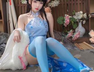 看！就是宫本樱的学妹私拍，原图中的微妙暗示