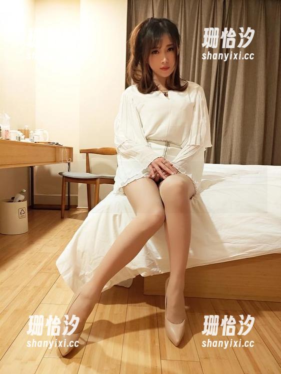 谁说小女巫露娜的少女写真没深意？原图明显是隐藏玄机