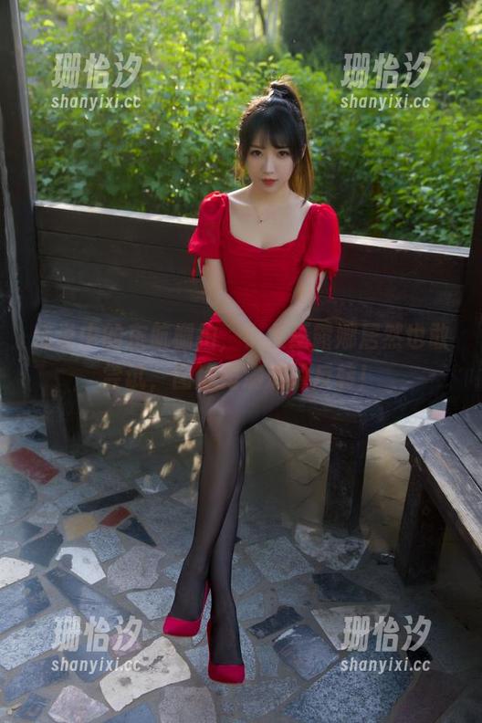 小女巫露娜 传说中的东航棚拍,小女巫露娜居然也敢尝试,图库里满满的反转!