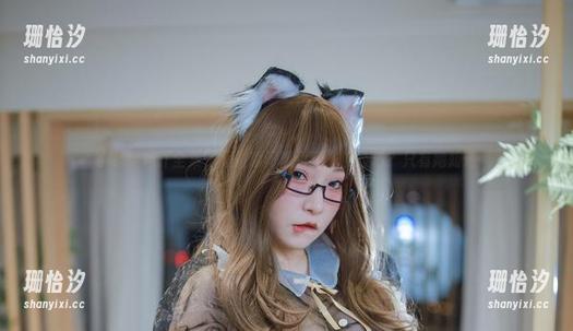 小泉学姐吖全集，短裙瞬间吸引目光的技巧？只有她知道