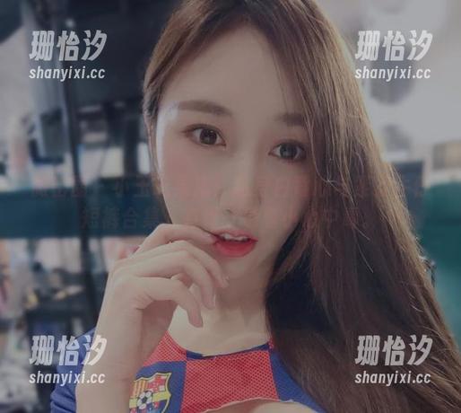 微密圈 - 小玉吃果冻：这身白背心与紧身牛仔短裤合集，有毒，别看小心中毒。