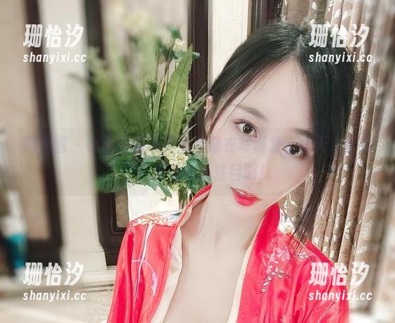 微密圈 - 小玉吃果冻的红色睡衣写真集，今天也更新了，真是引人注目啊！