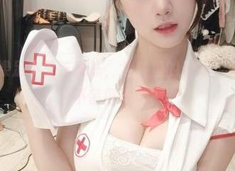 微密圈 - 裸足小玉吃果冻，全套里的轻盈，她的下载值不值得玩味？