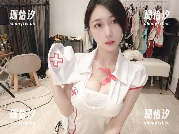 微密圈 - 裸足小玉吃果冻，全套里的轻盈，她的下载值不值得玩味？