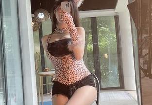 微密圈 - 小玉吃果冻的紫色上衣全集，谁敢不说她对色彩的理解太出色？