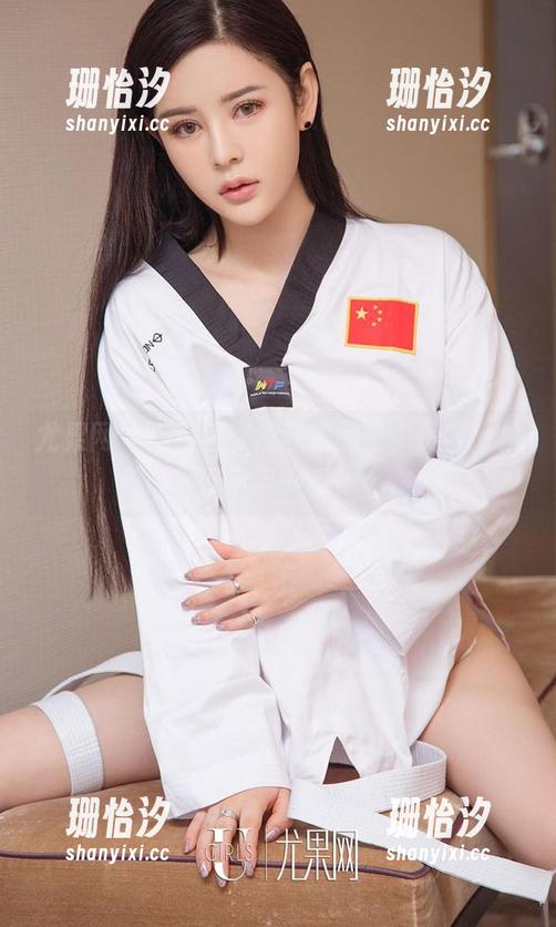 尤果网 - 当教室变成私拍图包，美替为你展示另一面！