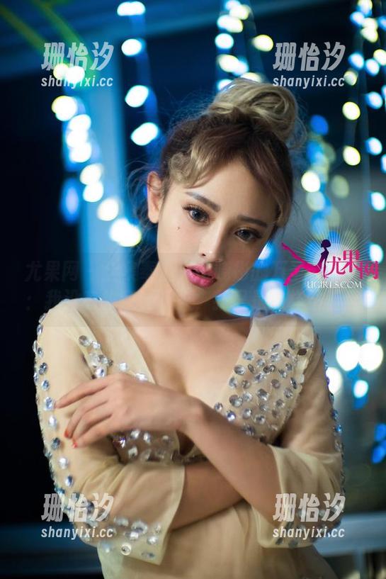 尤果网 - 全集奉上！谭晓彤的万圣节写真：我没有故意要吓人，我只是这样站着！