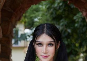 尤物馆 - 美图与孟狐狸FoxYini水乳交融：校园套图，放心，老师没发现！