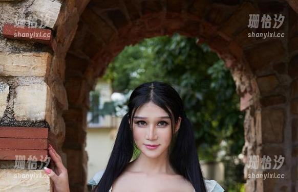 尤物馆-孟狐狸FoxYini 尤物馆 - 美图与孟狐狸FoxYini水乳交融:校园套图,放心,老师没发现!