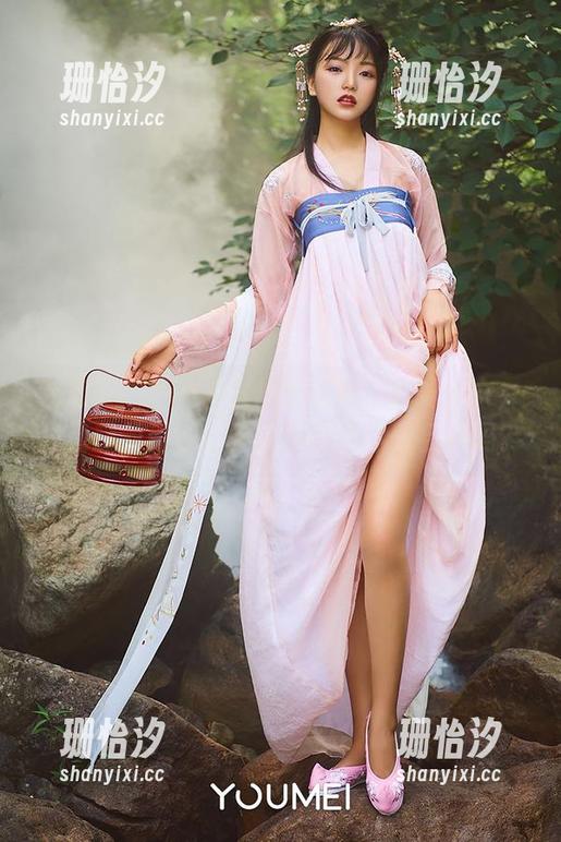 尤蜜荟 - YOYO优优的图集，电竞少女，我就想问问，这种妆容在战斗时会掉吗？