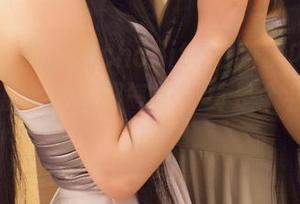推女神 - 黄歆苑chobits更新了内衣写真集，这波大胆我服气了，真是个会穿的主儿！