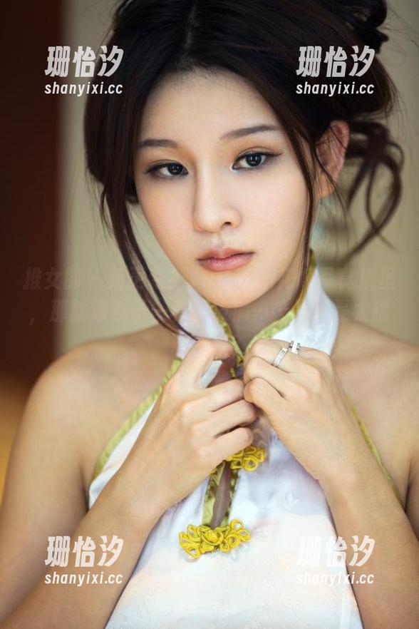 推女郎 - 新更新！Yu佳妮的花嫁写真集里，那就像燕子一样的披肩……是不是太磕碰了点？