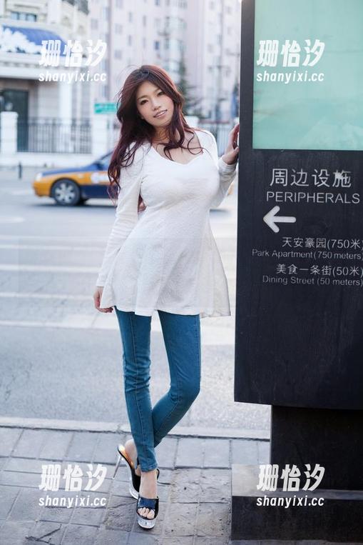 推女郎 - 私房图集里娜露的蕾丝，竟然让我想这么多？
