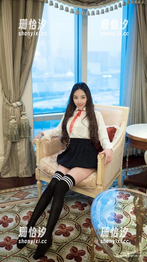 推女郎 - 杨伊的高跟鞋，不在某个时空中停留，只有免费的美图在记录那份难得的随意。