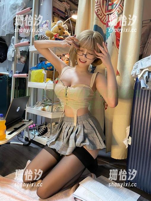 微密圈 - 在无欲无求的推土君的紫色内衣里，私拍的任性意外