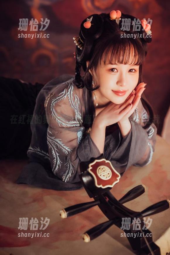 在红裙的舞动中，晕崽Zz的作品能否让我只关注到她？
